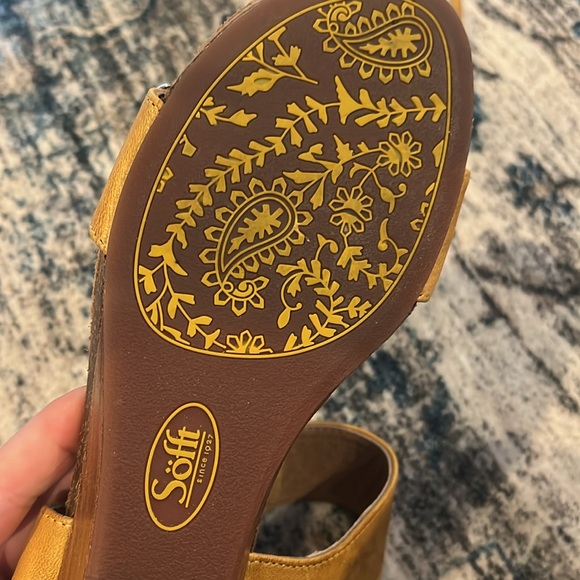 Sofft Yellow Leather Sandals - Picture 4 of 6
